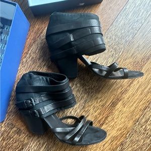Leather strappy sandal EU size 41